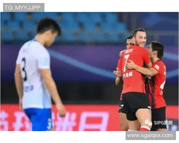 重庆篮球队与成都篮球队赛后复盘分析双方状态及战术表现